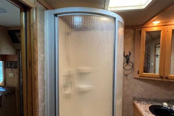 2006 Featherlite 8412LQ 4 Horse Trailer with 12′ Short Wall - Image 24