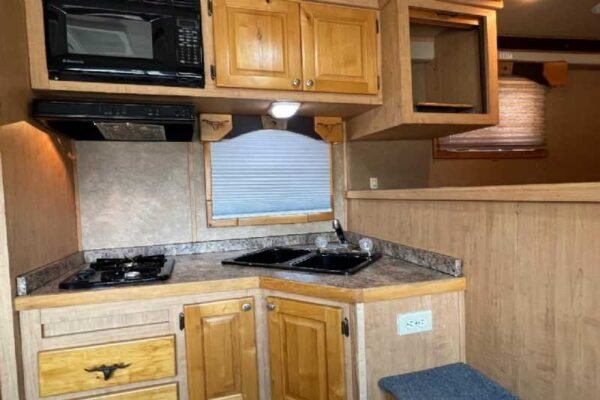 2006 Featherlite 8412LQ 4 Horse Trailer with 12′ Short Wall - Image 20