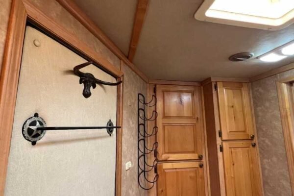 2006 Featherlite 8412LQ 4 Horse Trailer with 12′ Short Wall - Image 28