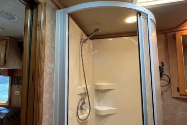 2006 Featherlite 8412LQ 4 Horse Trailer with 12′ Short Wall - Image 25