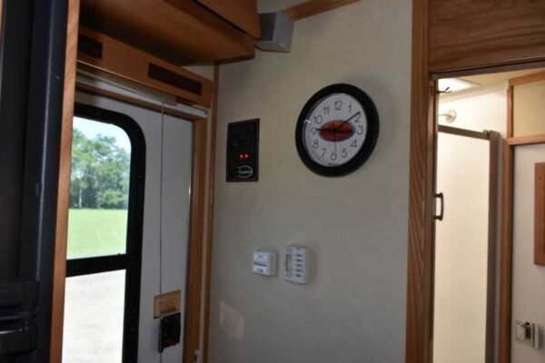 2005 Sundowner Sunlite  6LQ Horse Trailer with 11′ Short Wall 725 Grand Sierra 8612GLQ MidTack - Image 29
