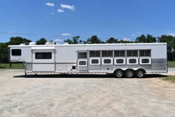 2005 Sundowner Sunlite  6LQ Horse Trailer with 11′ Short Wall 725 Grand Sierra 8612GLQ MidTack - Image 4
