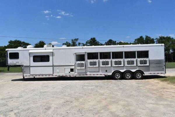 2005 Sundowner Sunlite  6LQ Horse Trailer with 11′ Short Wall 725 Grand Sierra 8612GLQ MidTack - Image 3