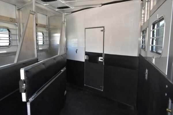 2005 Sundowner Sunlite  6LQ Horse Trailer with 11′ Short Wall 725 Grand Sierra 8612GLQ MidTack - Image 13
