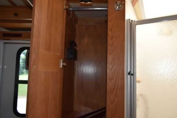 2005 Sundowner Sunlite  6LQ Horse Trailer with 11′ Short Wall 725 Grand Sierra 8612GLQ MidTack - Image 25