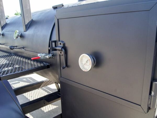 250 Gallon Pull-Behind BBQ Smoker Single Door - Image 8