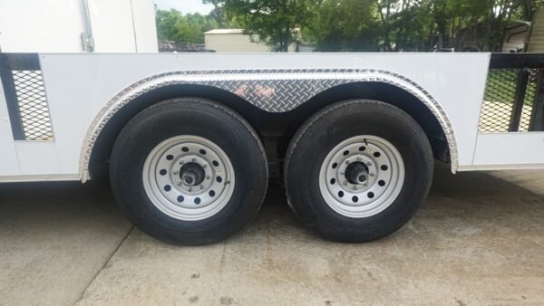 8.5' x 20' White V-Nose Hybrid Enclosed Trailer - Image 18