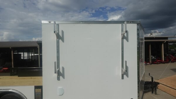 8.5' x 20' White V-Nose Hybrid Enclosed Trailer - Image 13